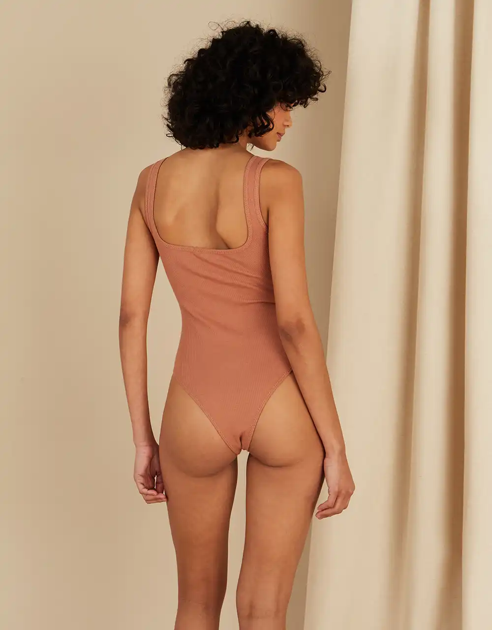 https://www.girlsinparis.com/images/lingerie/soutien-gorge-avec-armatures-melrose_5425_08_a.jpg